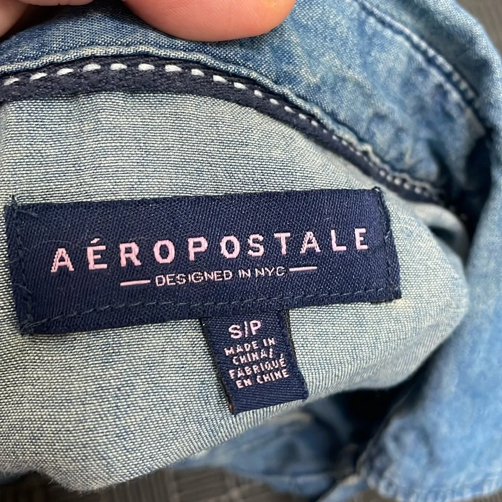 Aeropostale blue denim button down sz small